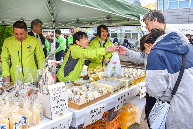 JAいちかわの出店ブースではオリジナル商品を販売の写真